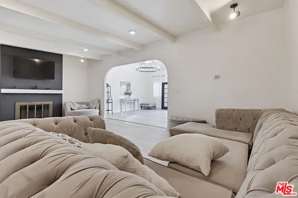 $5,700 | 9209 Paramount Boulevard, Downey, CA 90240