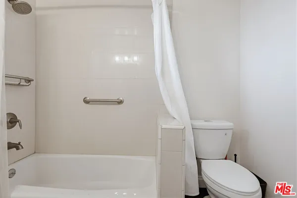 $5,700 | 9209 Paramount Boulevard, Downey, CA 90240