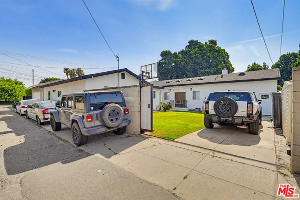 $5,700 | 9209 Paramount Boulevard, Downey, CA 90240