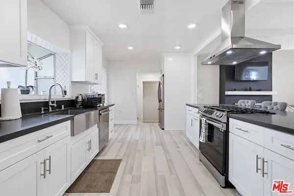 $5,700 | 9209 Paramount Boulevard, Downey, CA 90240