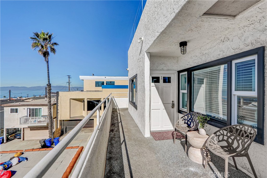 230 40th Street, Unit 1 Manhattan Beach, CA 90266 - Photo 3 of 19