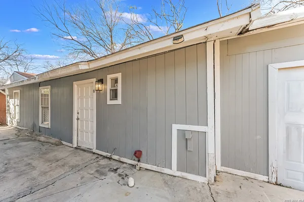 $1,000 | 827 West Rosewood Avenue, Unit 6, San Antonio, TX 78212