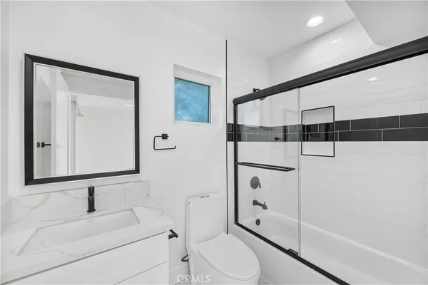 $4,487 | 14422 Tiara Street, Unit 1/2, Van Nuys, CA 91401