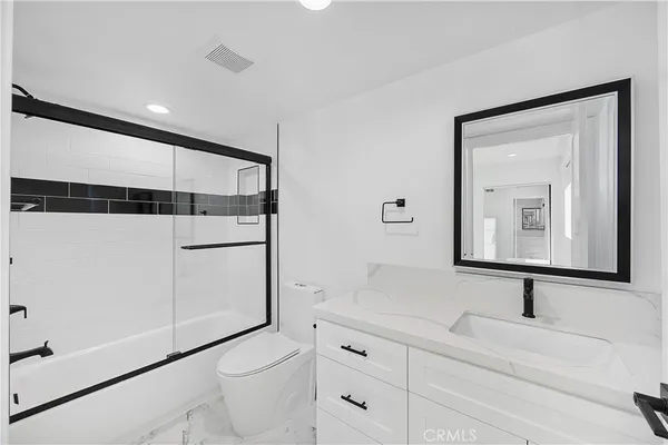 $4,487 | 14422 Tiara Street, Unit 1/2, Van Nuys, CA 91401