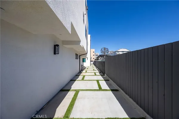 $4,487 | 14422 Tiara Street, Unit 1/2, Van Nuys, CA 91401