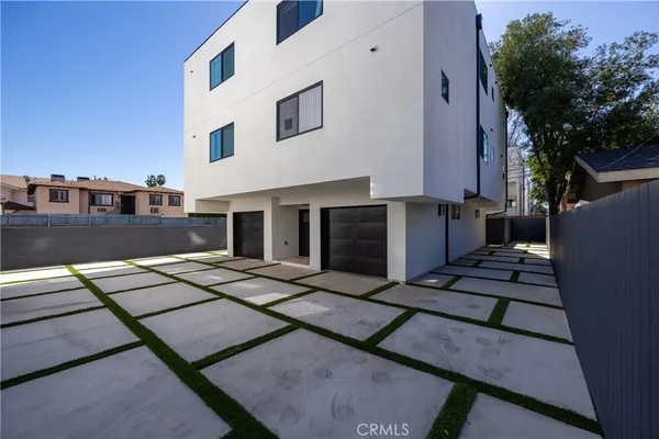 $4,487 | 14422 Tiara Street, Unit 1/2, Van Nuys, CA 91401