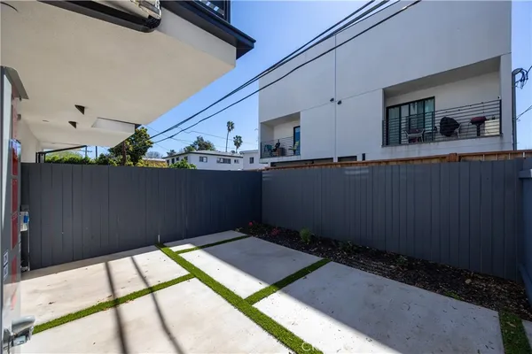 $4,487 | 14422 Tiara Street, Unit 1/2, Van Nuys, CA 91401