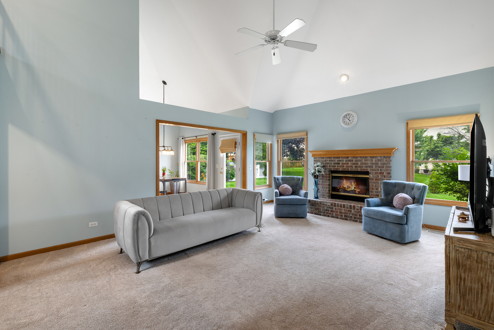 855 Ayers Street Bolingbrook, IL 60440 - Photo 5 of 41