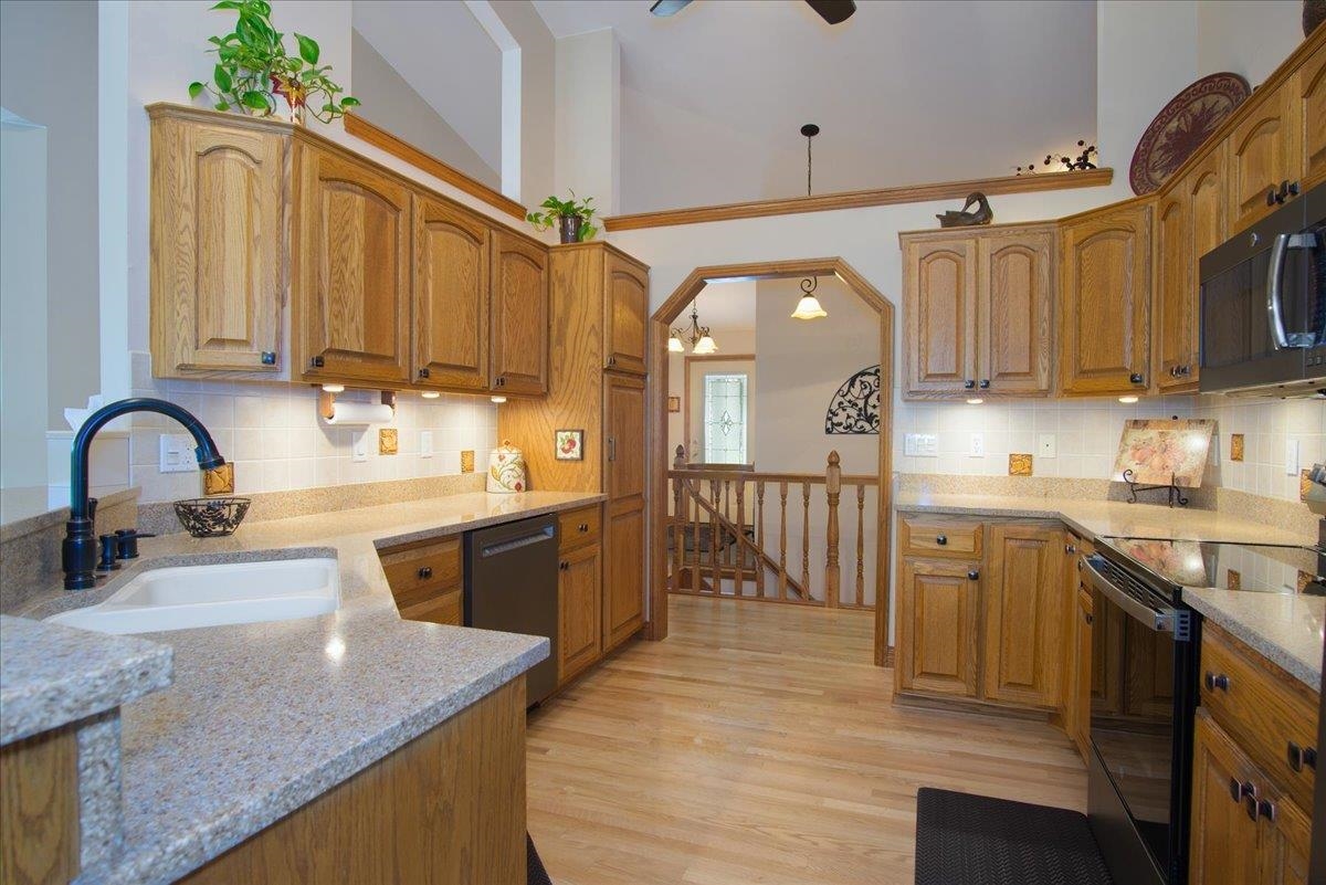 2308 Dynes Way Sun Prairie, WI 53590 - Photo 14 of 69