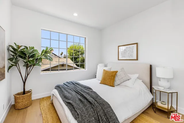 $4,595 | 14234 Dickens Street, Unit 2, Sherman Oaks, CA 91423