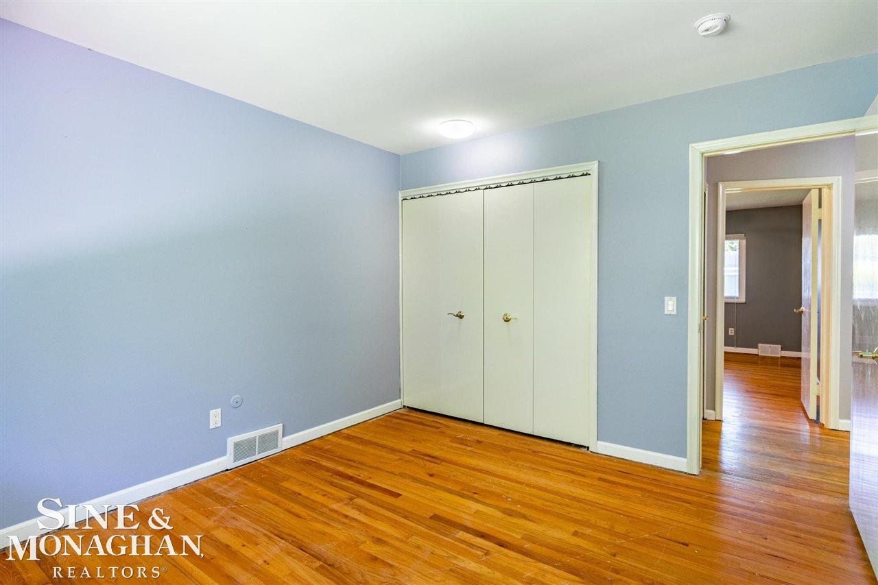 988 Canterbury Road Grosse Pointe, MI 48236 - Photo 17 of 25 50074640-16.JPG