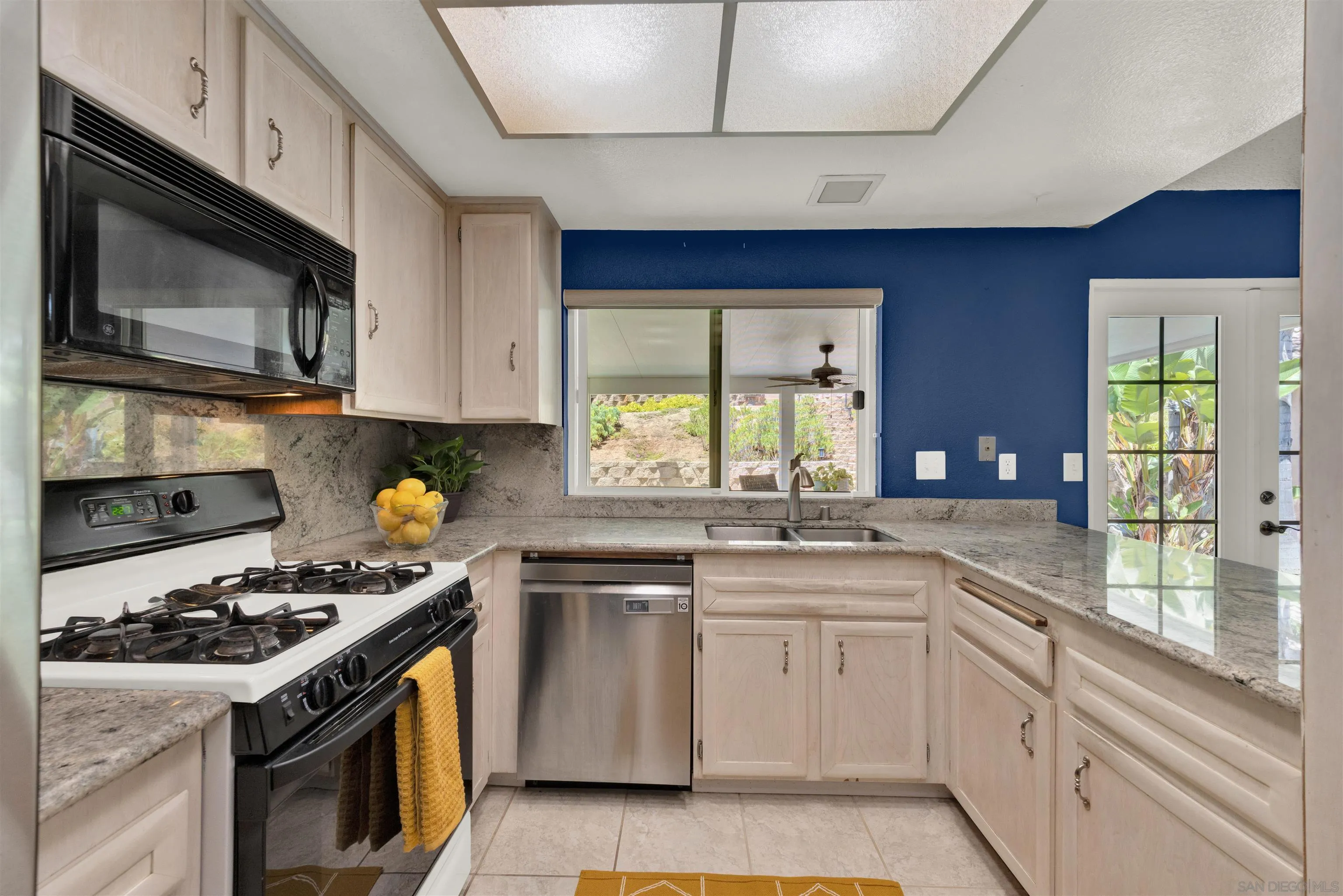 9127 Northcote Road Santee, CA 92071 - Photo 7 of 16