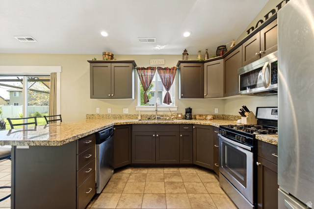 65 North 450 West Springville, UT 84663 - Photo 19 of 32 Large granite counter top space!