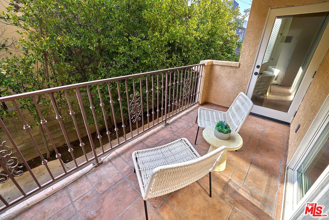 5132 West Maplewood Avenue, Unit 106 Los Angeles, CA 90004 - Photo 17 of 20