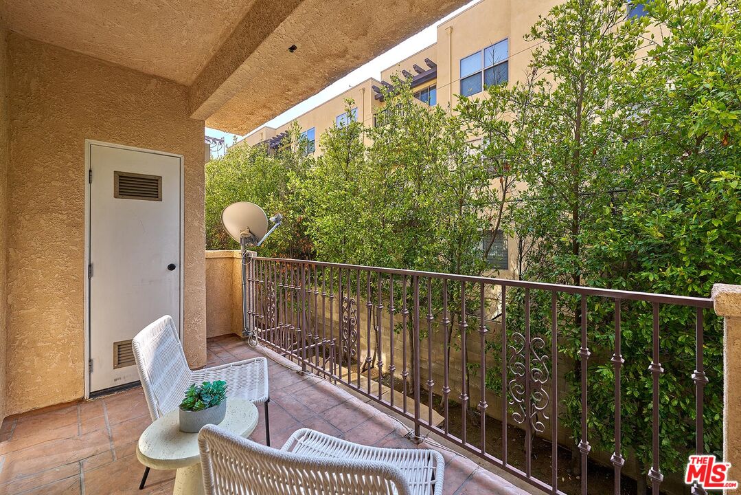 5132 West Maplewood Avenue, Unit 106 Los Angeles, CA 90004 - Photo 18 of 20