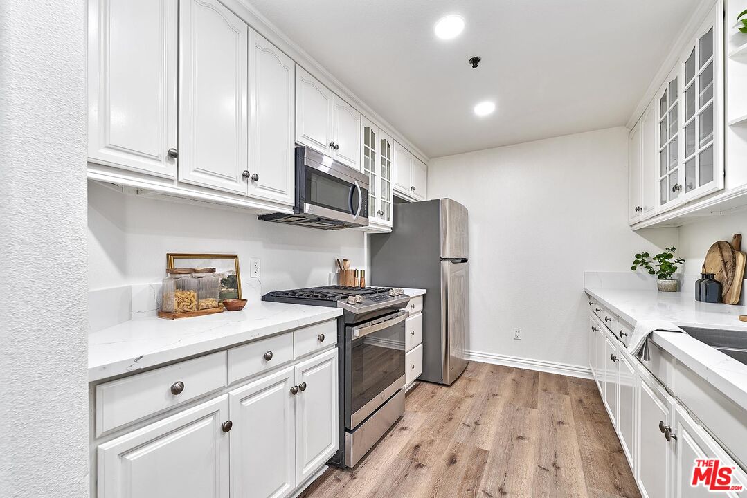 5132 West Maplewood Avenue, Unit 106 Los Angeles, CA 90004 - Photo 7 of 20