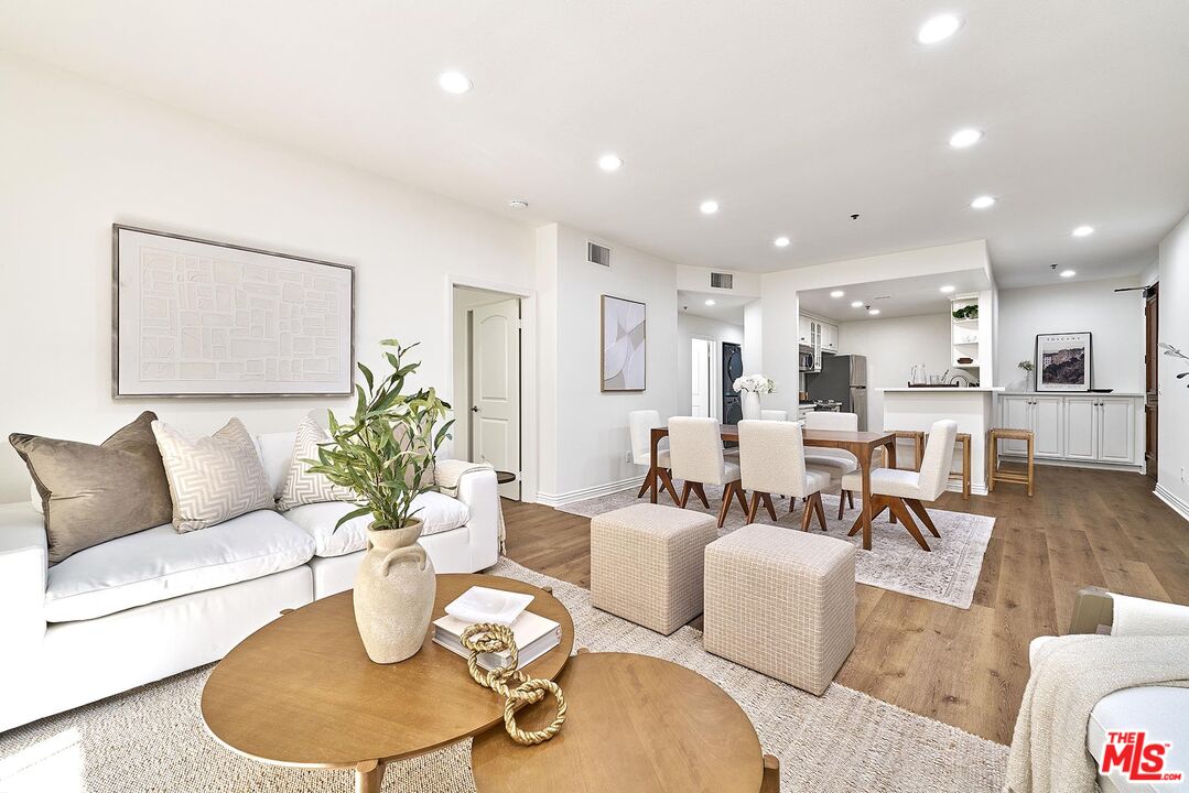 5132 West Maplewood Avenue, Unit 106 Los Angeles, CA 90004 - Photo 9 of 20