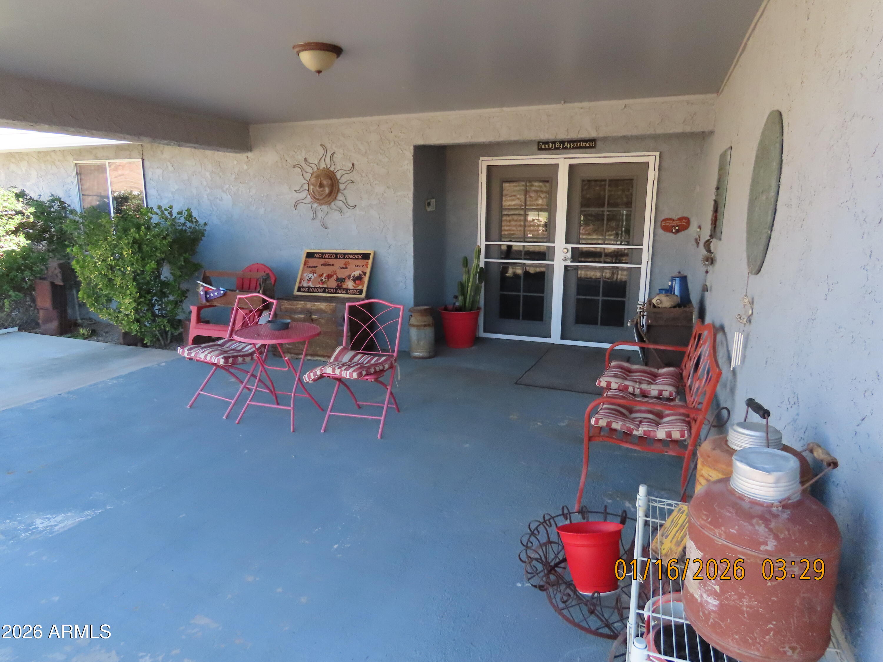 311 North Saddle Vista Road Benson, AZ 85602 - Photo 8 of 36 a living room with furniture and a window