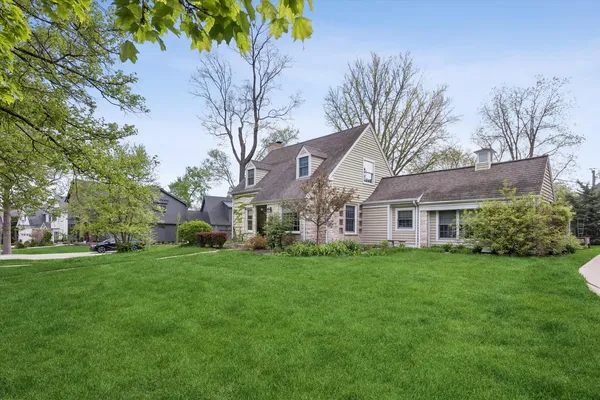 $6,000 | 233 South Prospect Avenue, Clarendon Hills, IL 60514