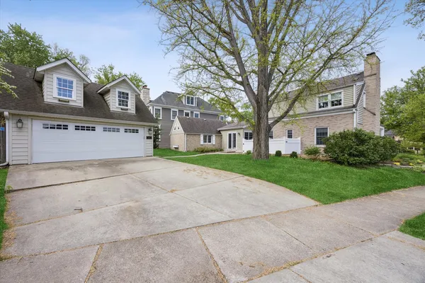 $6,000 | 233 South Prospect Avenue, Clarendon Hills, IL 60514