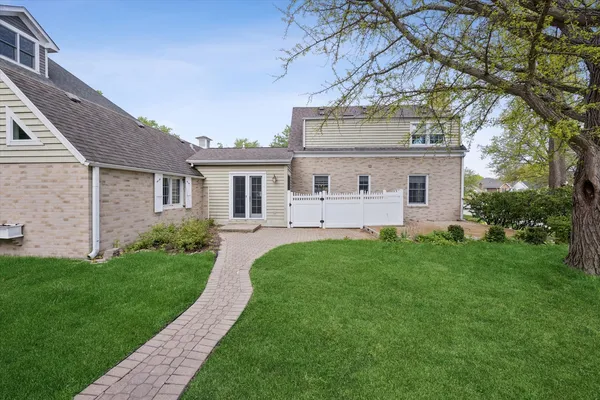 $6,000 | 233 South Prospect Avenue, Clarendon Hills, IL 60514