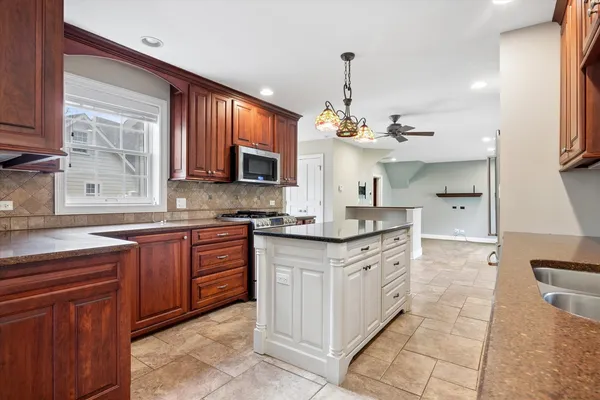 $6,000 | 233 South Prospect Avenue, Clarendon Hills, IL 60514