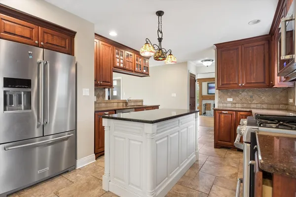 $6,000 | 233 South Prospect Avenue, Clarendon Hills, IL 60514