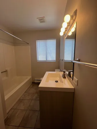 $1,725 | 417 Berkshire Drive, Unit 36, Crystal Lake, IL 60014