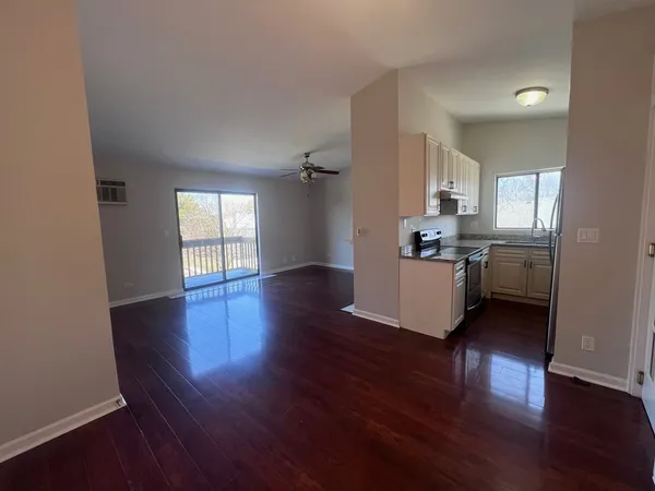 $1,725 | 417 Berkshire Drive, Unit 36, Crystal Lake, IL 60014