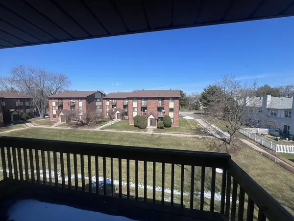 $1,725 | 417 Berkshire Drive, Unit 36, Crystal Lake, IL 60014