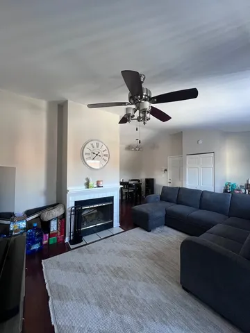 $1,725 | 417 Berkshire Drive, Unit 36, Crystal Lake, IL 60014