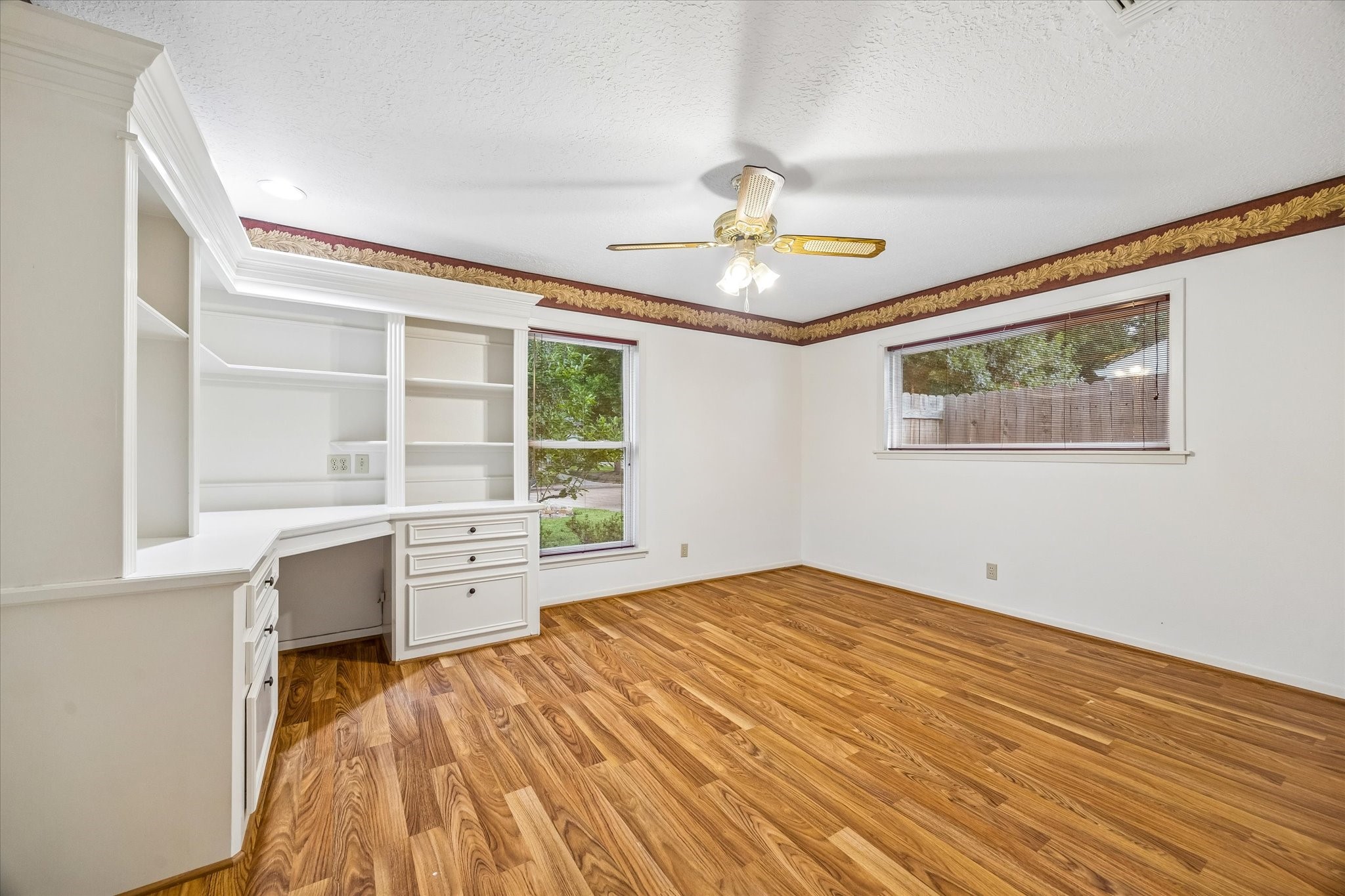 5515 Sylmar Road Houston, TX 77081 - Photo 18 of 28 This bedroom downstairs with built-in desk/work station can also be a great home office or the all- in-one for young scholars.