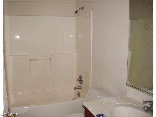 424 Macedonia Way High Point, NC 27260 - Photo 11 of 11 Bath.