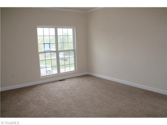 424 Macedonia Way High Point, NC 27260 - Photo 3 of 11 Living Room.