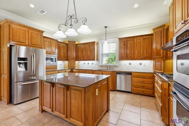 $835,500 | 12119 Lake Estates Avenue, Baton Rouge, LA 70810