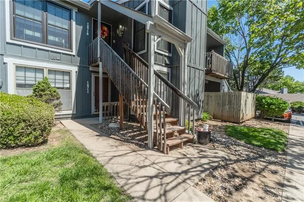 $160,000 | 12711 West 110th Terrace, Overland Park, KS 66210