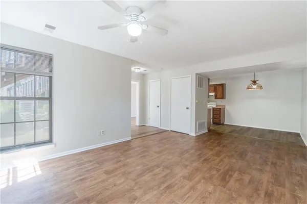 $160,000 | 12711 West 110th Terrace, Overland Park, KS 66210