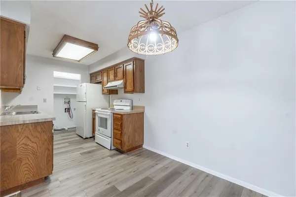 $160,000 | 12711 West 110th Terrace, Overland Park, KS 66210
