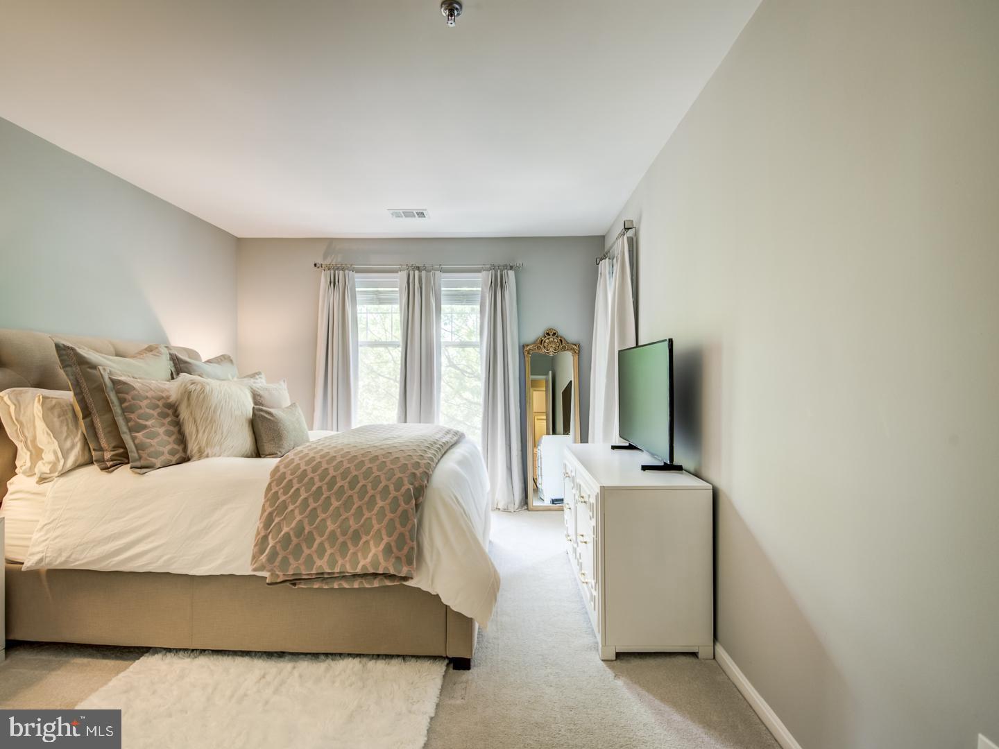 5575 Seminary Road, Unit 405 Falls Church, VA 22041 - Photo 21 of 40 Gallery Image 21