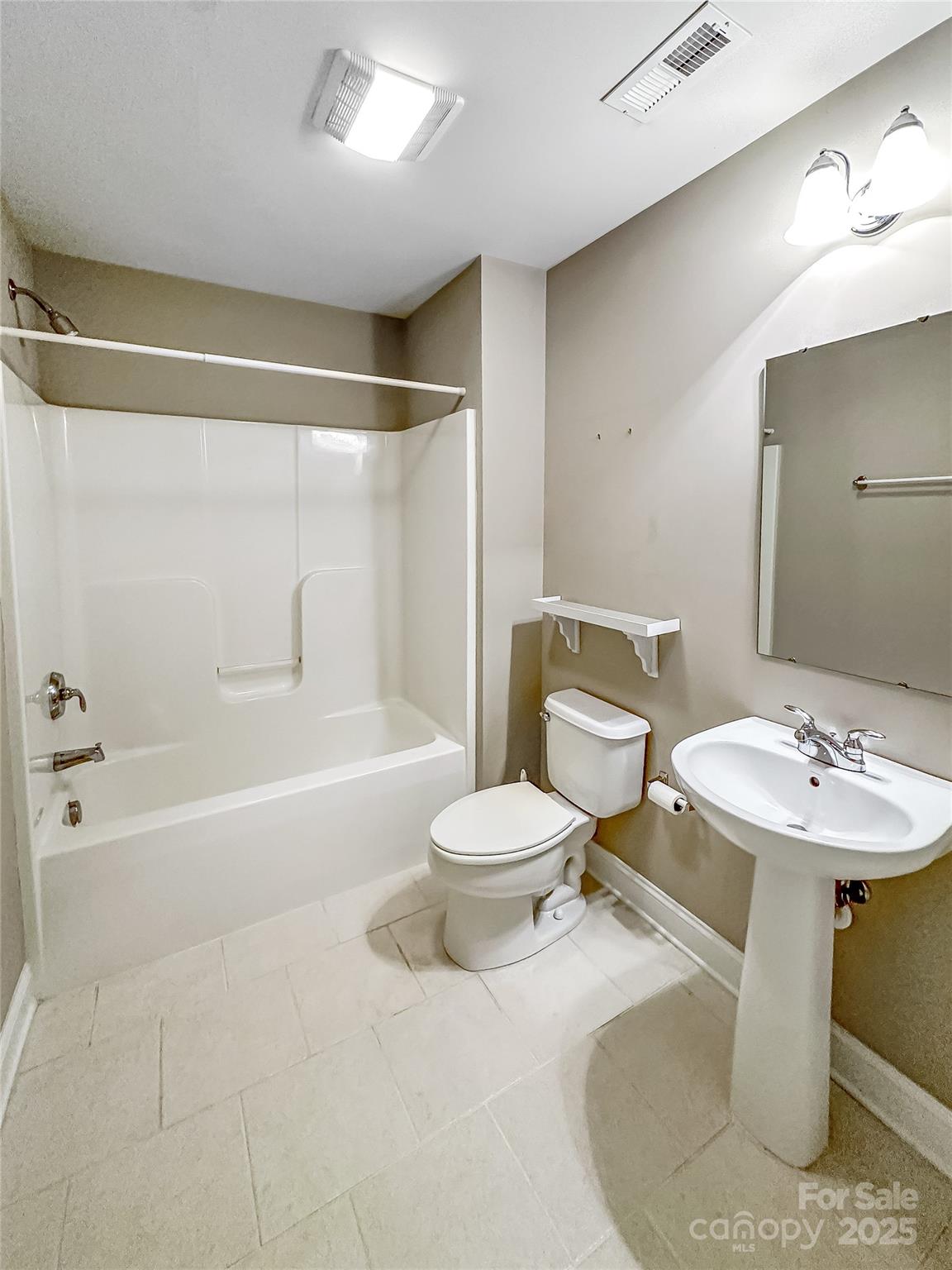 1625 Damascus Circle Conover, NC 28613 - Photo 29 of 40 a bathroom with a sink mirror toilet and bathtub