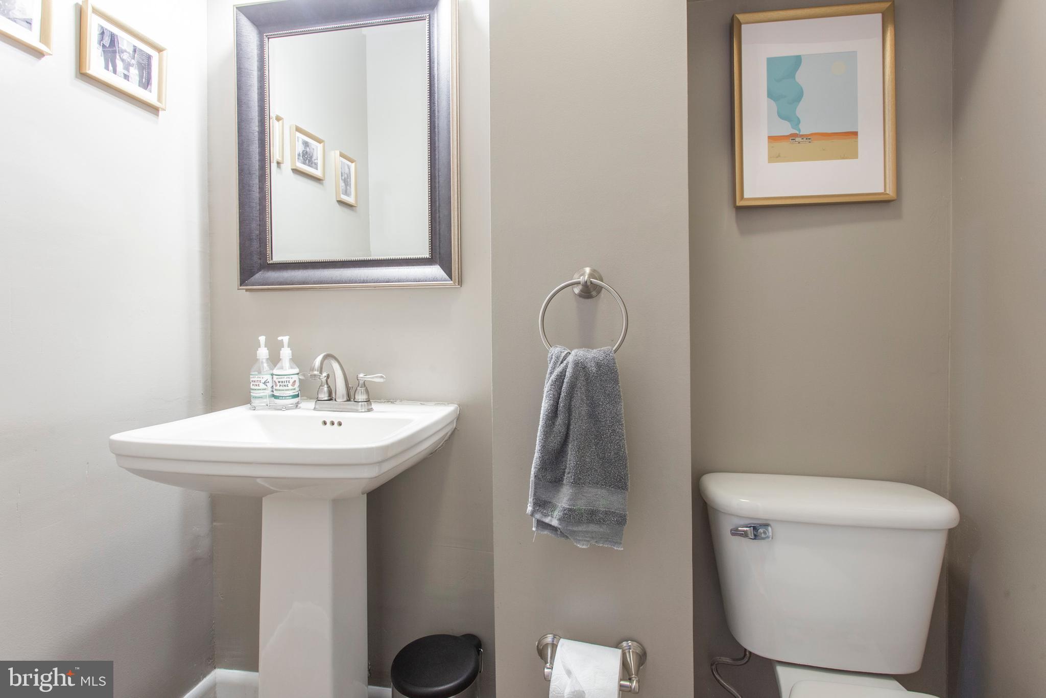 509 South 5th Street Philadelphia, PA 19147 - Photo 14 of 38 Powder room
