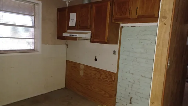 a view of walk in closet