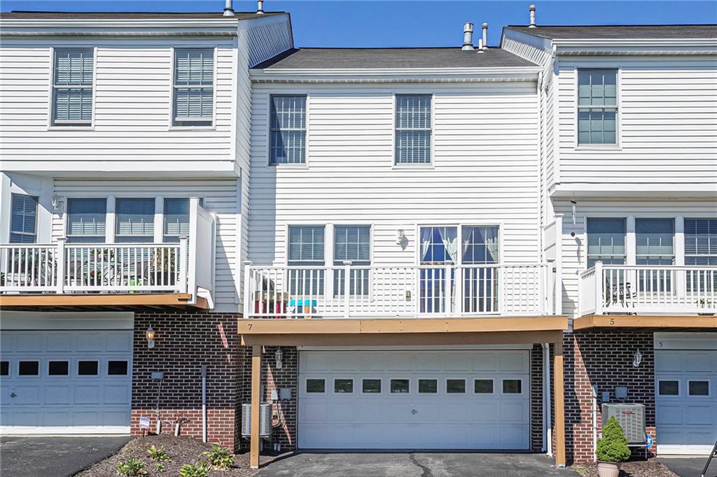 7 Castle View Drive McKees Rocks, PA 15136 - Photo 24 of 25