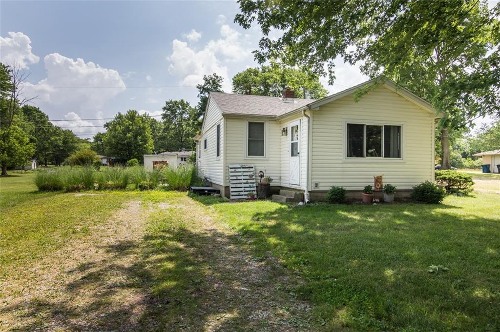 6449 Smith Road Indianapolis, IN 46236 - Photo 2 of 47 Gallery Image 2