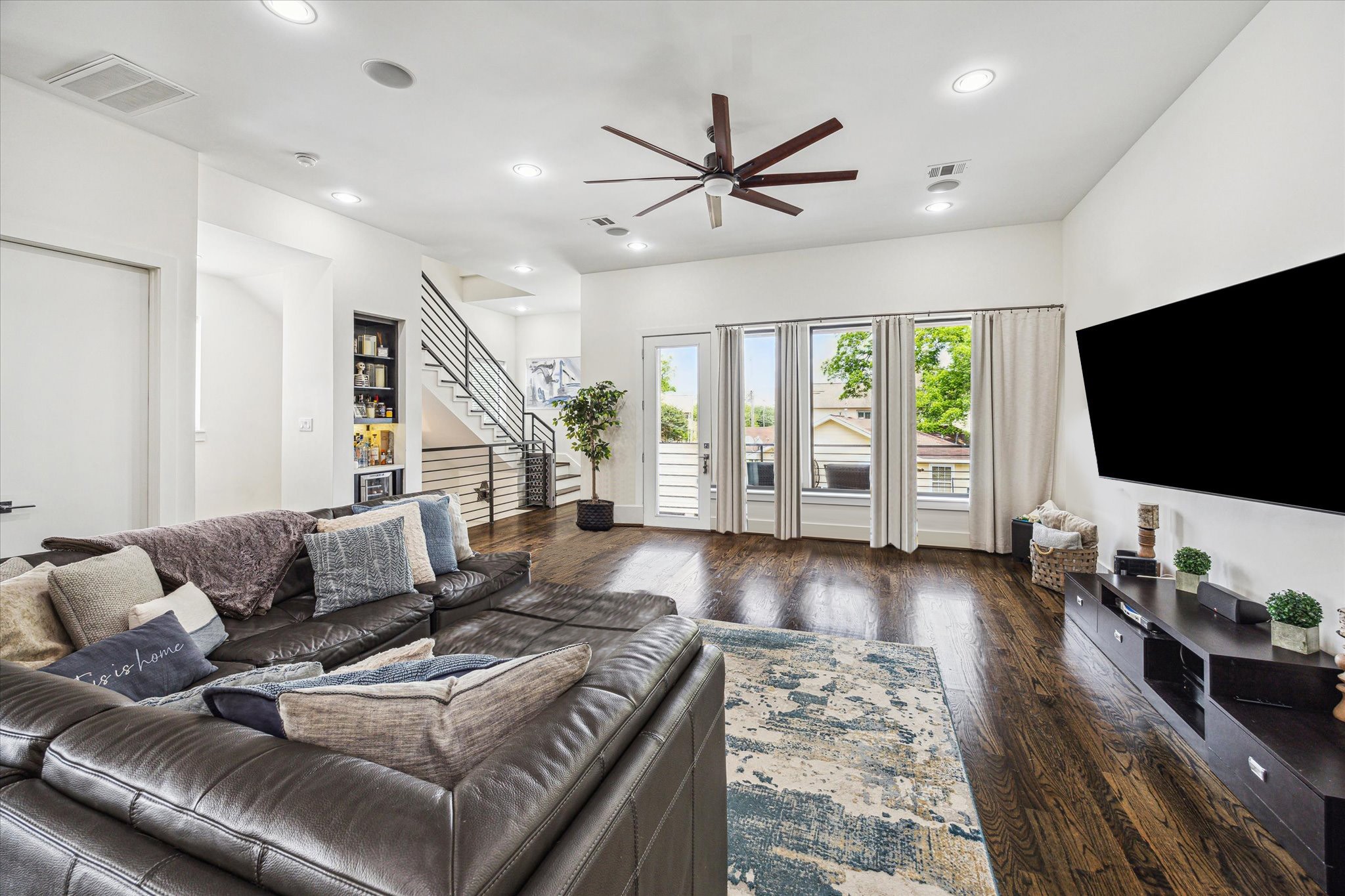 1505 Detering Street Houston, TX 77007 - Photo 13 of 27 a living room with furniture and a flat screen tv