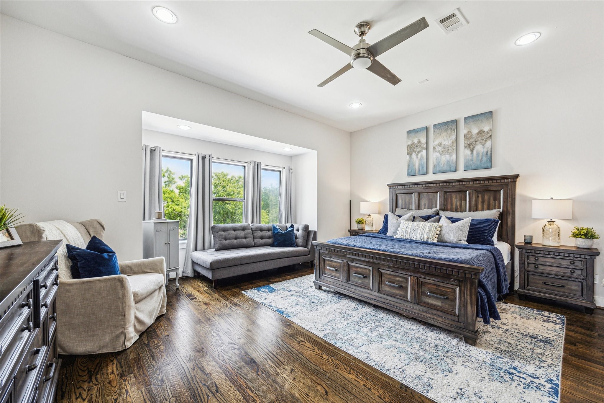 1505 Detering Street Houston, TX 77007 - Photo 18 of 27 a bed room with furniture and a window