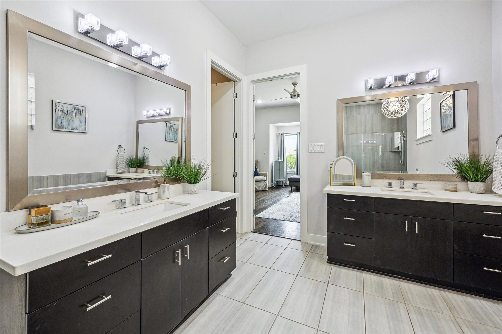 1505 Detering Street Houston, TX 77007 - Photo 20 of 27 a spacious bathroom with a double vanity sink a mirror and a bathtub