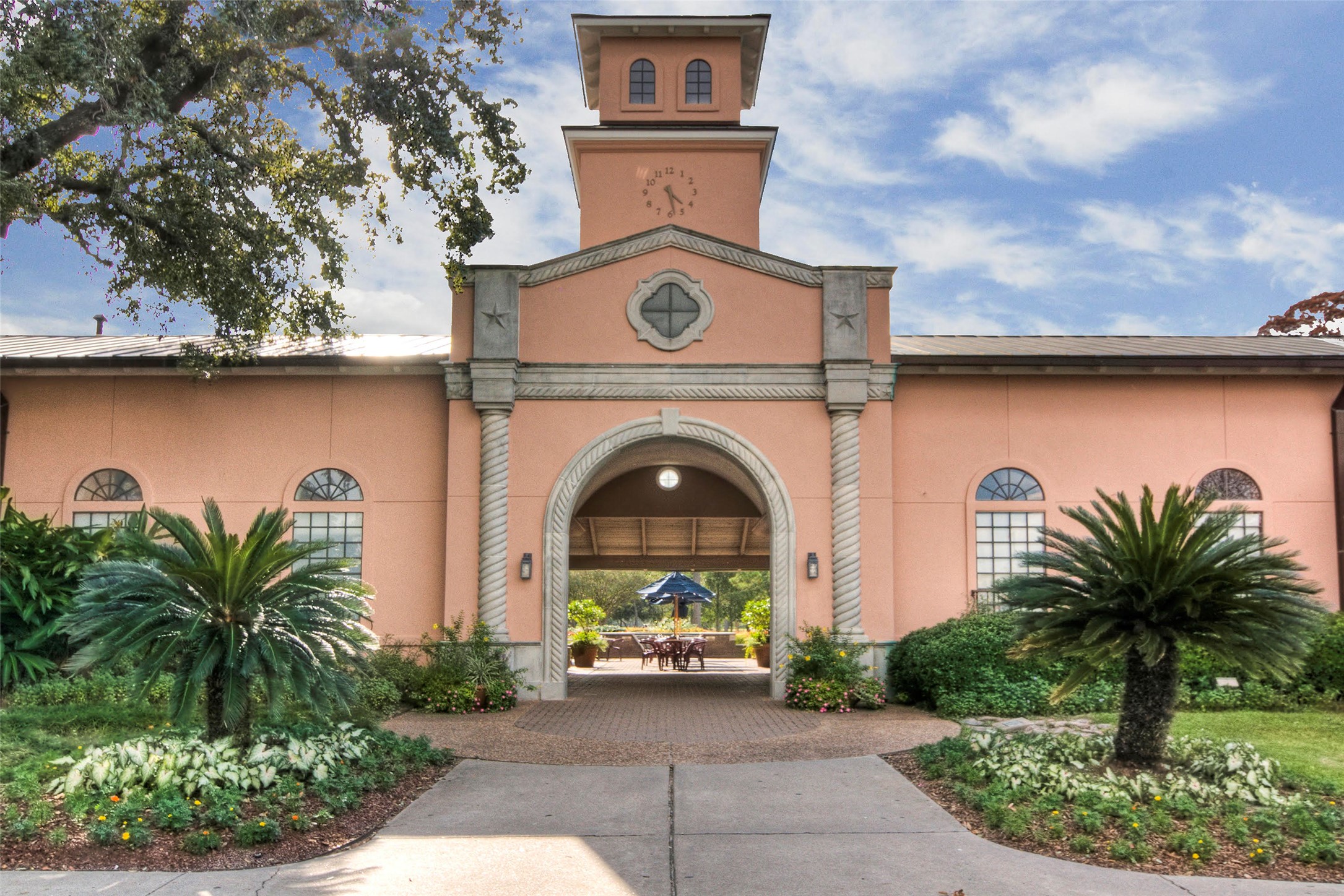1505 Detering Street Houston, TX 77007 - Photo 25 of 27 a front view of a house with garden