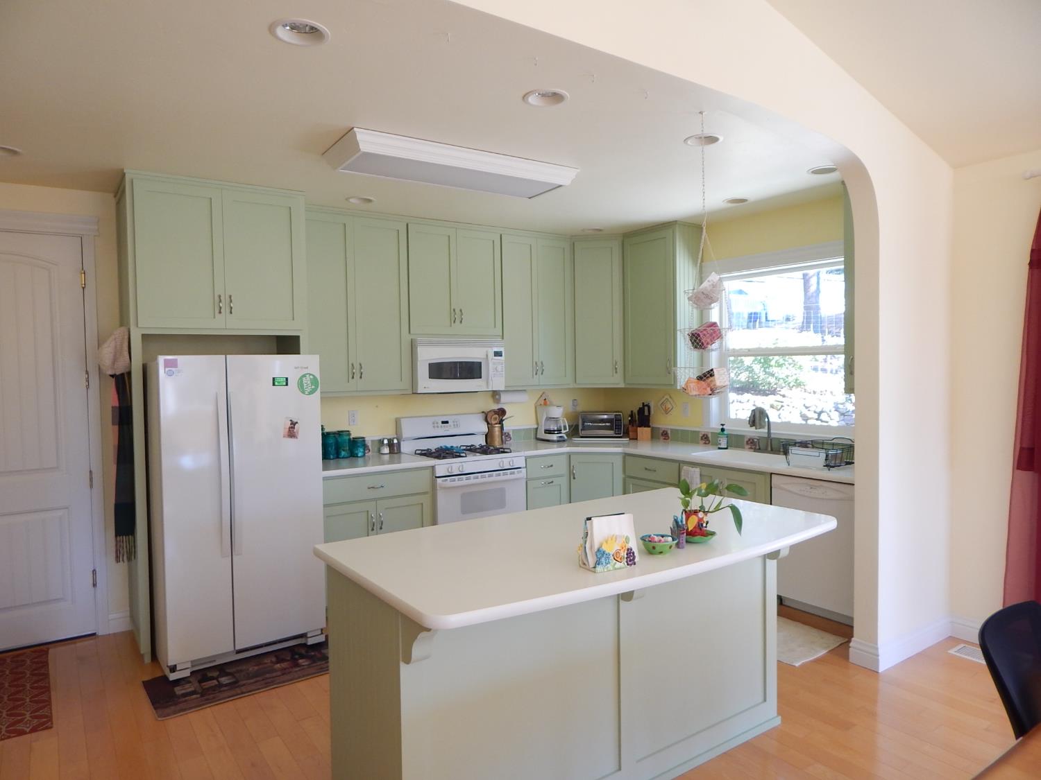 1717 Union Ridge Road Placerville, CA 95667 - Photo 15 of 55 a kitchen with refrigerator and cabinets