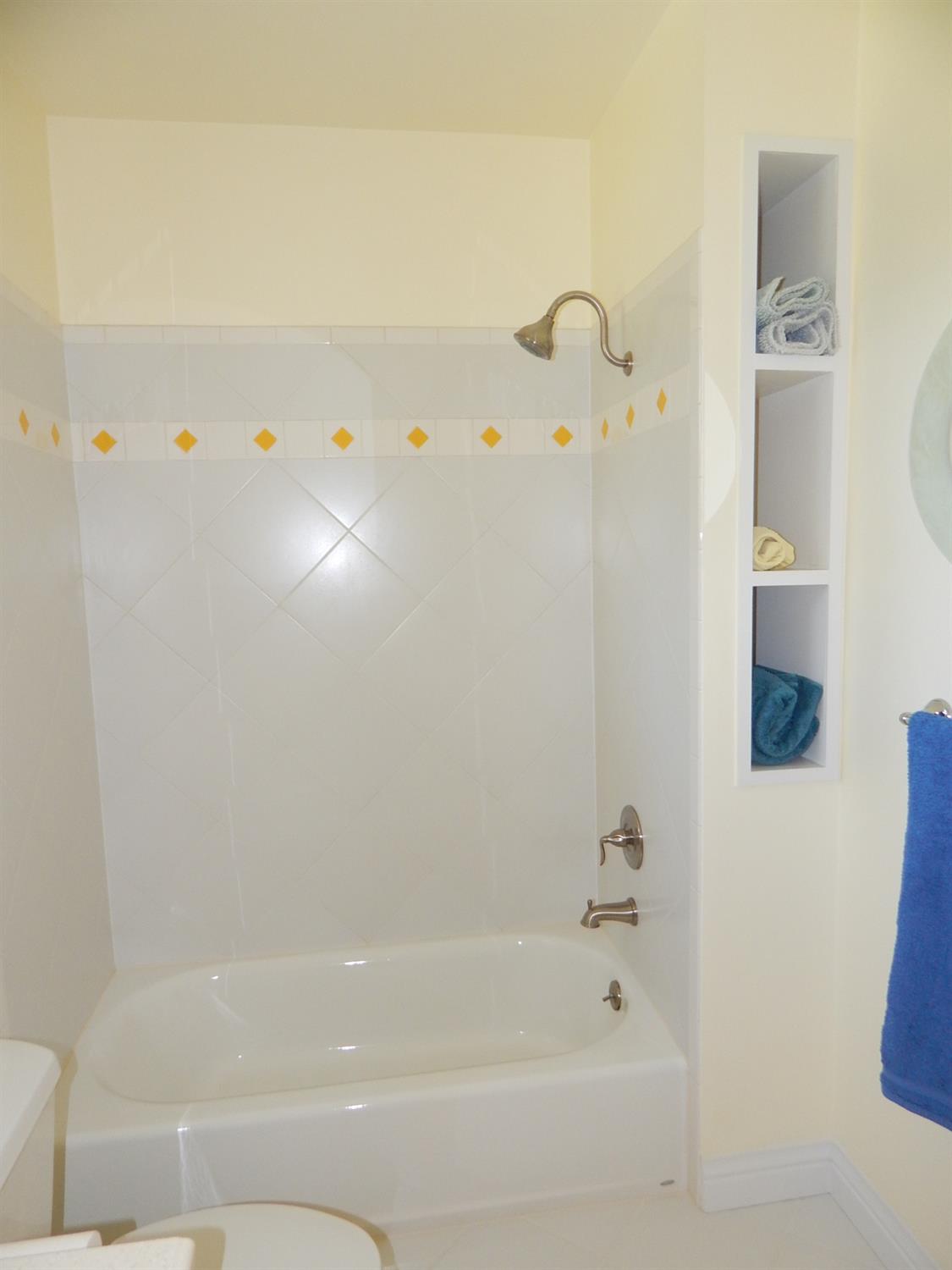 1717 Union Ridge Road Placerville, CA 95667 - Photo 24 of 55 a bathroom with a bathtub